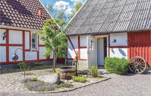 Beautiful Home In Munka-ljungby With Wifi